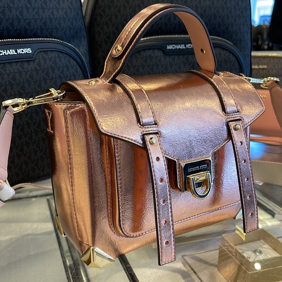 MICHAEL KORS
Manhattan Medium TH SCHOOL Crackled Metallic Leather SATCHEL
NWT - Picture 16 of 16